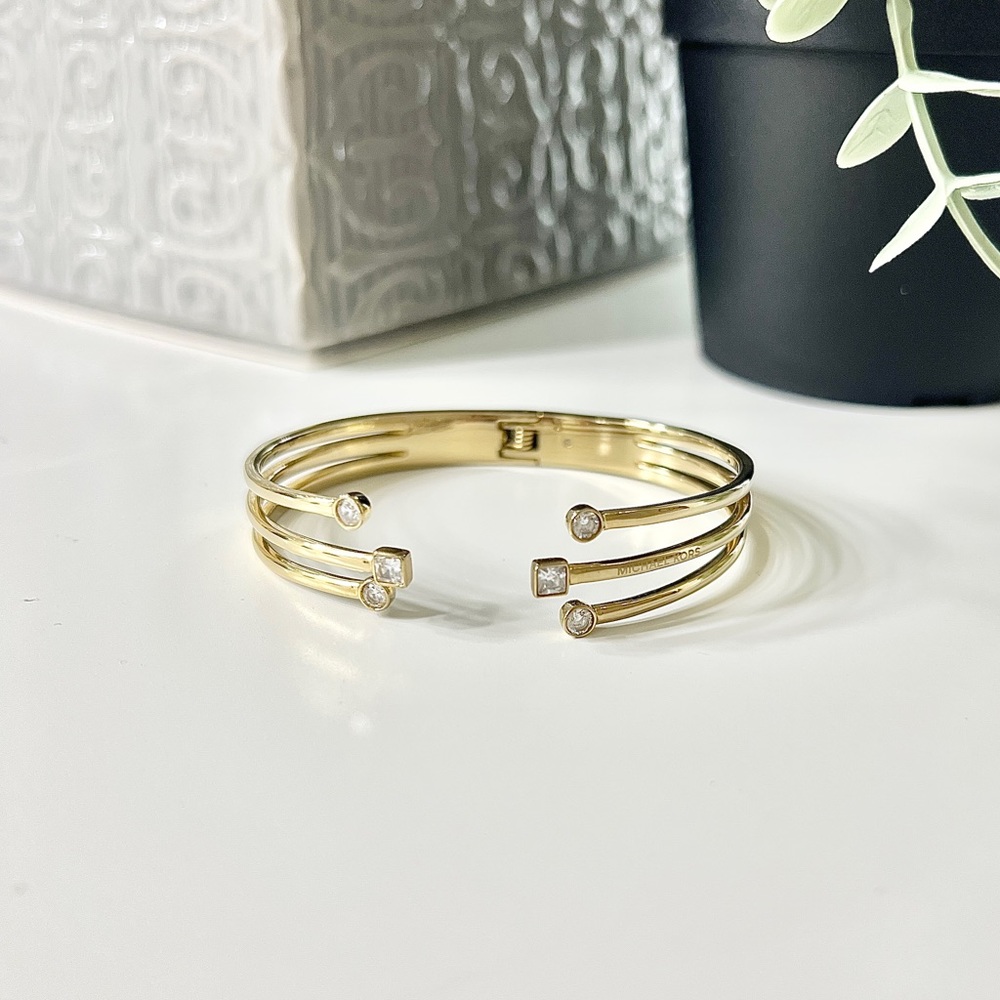 ✨Posh Pick ✨Michael Kors bracelet
